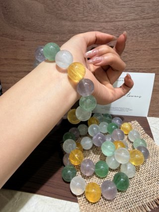精品糸引き彩莹石手串