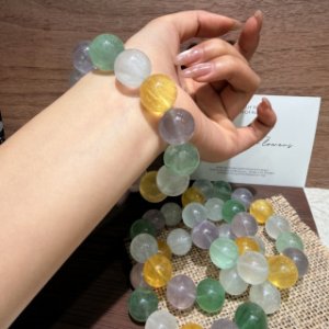 精品糸引き彩莹石手串