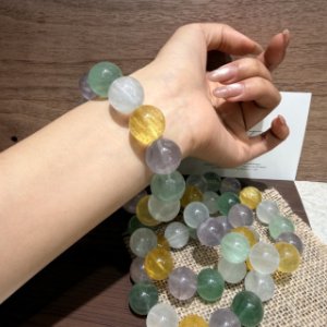 精品糸引き彩莹石手串