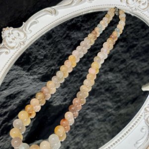 ウサギの毛糸のネックレス