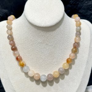 ウサギの毛糸のネックレス